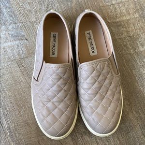 Women’s Steve Madden Ecentrcq  slip-on sneaker!